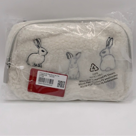 Lululemon Limited Edition Everywhere
Belt Bag Fleece New Year - Picture 10 of 10